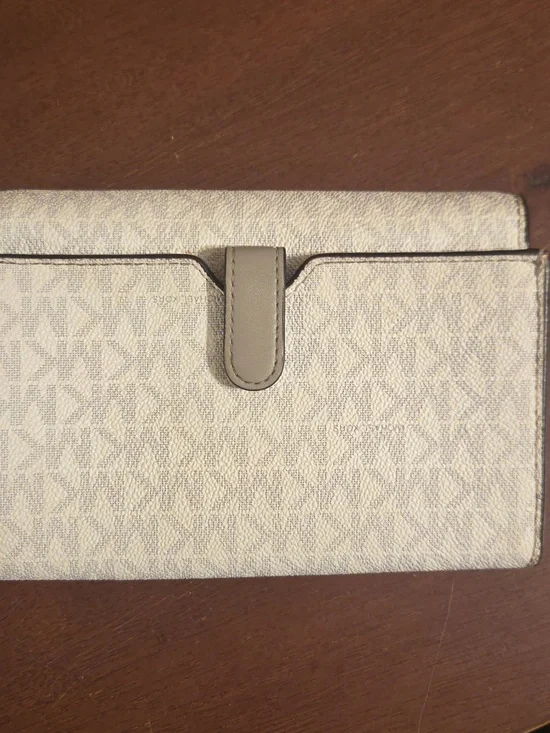 Michael Kors Wallet - Picture 3 of 13